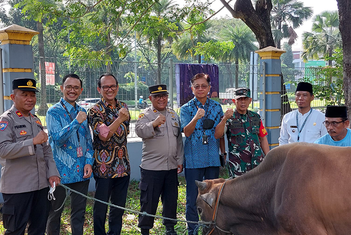 HERO Group Distributes Qurban Animals to Community